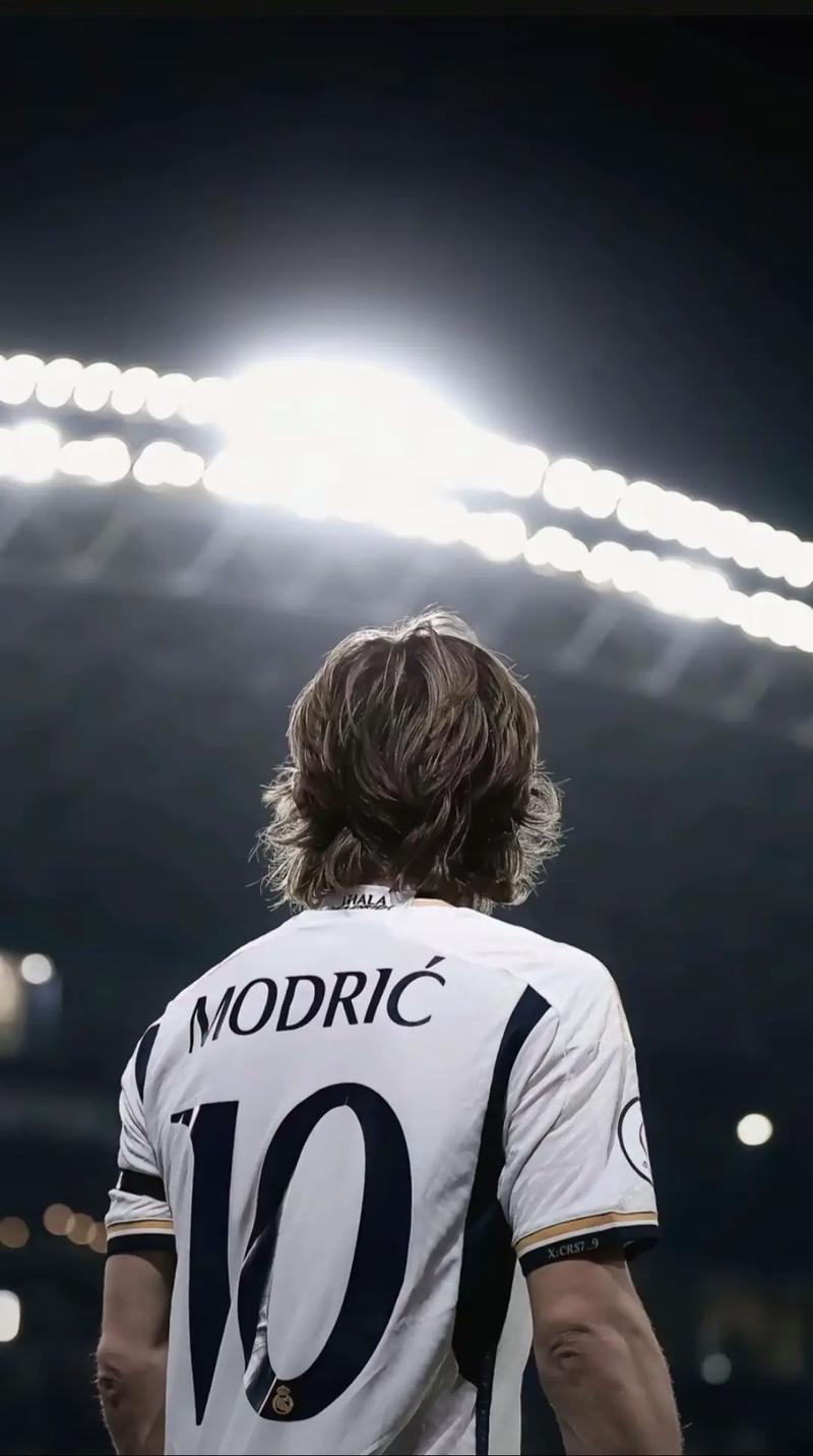 芝加哥小熊队在 1-3 落后下史诗级逆转印地安人，时隔 108 年夺得世界大赛冠军，终结“山羊魔咒”